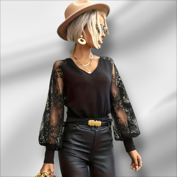 Tops - NWOT Floral Mesh Lantern Sleeve Black Top. Size (M/6)